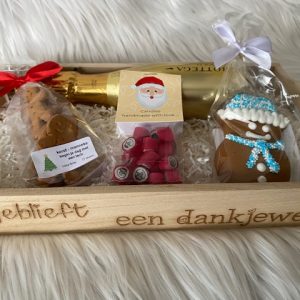 Dienblad alsjeblieft dankjewel met wat lekkers relatiegeschenken