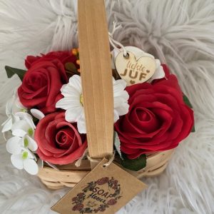 zeepbloemen rieten mandje juf