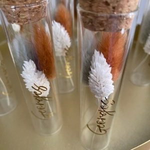 proefbuisje met droogbloemen